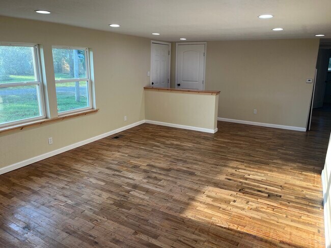 Living room and entry - 805 S Frey St