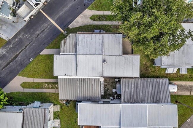 Building Photo - 4851 W Gandy Blvd