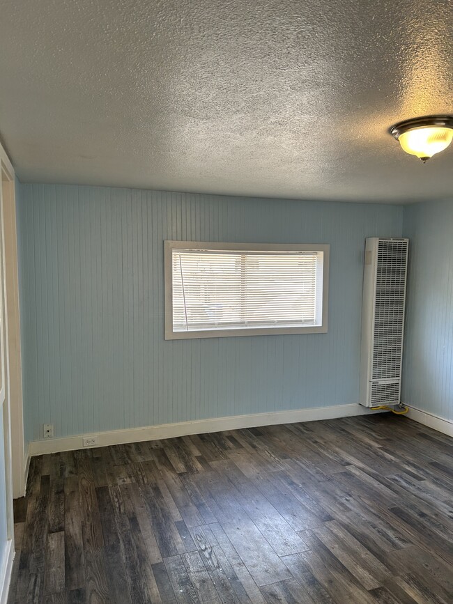 Building Photo - 211 Burney St