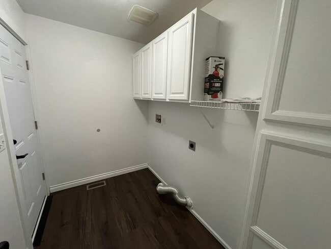 Building Photo - Charming, Modern One Story Home! Pet Frien...