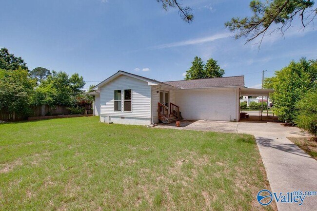 Building Photo - 213 Drake Ave SW