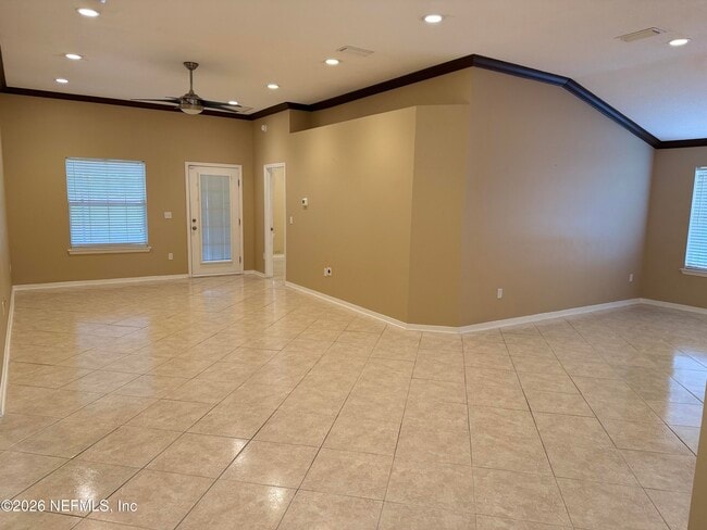 Building Photo - 5925 Round Table Rd