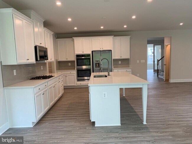 Building Photo - 150 Boxelder Dr