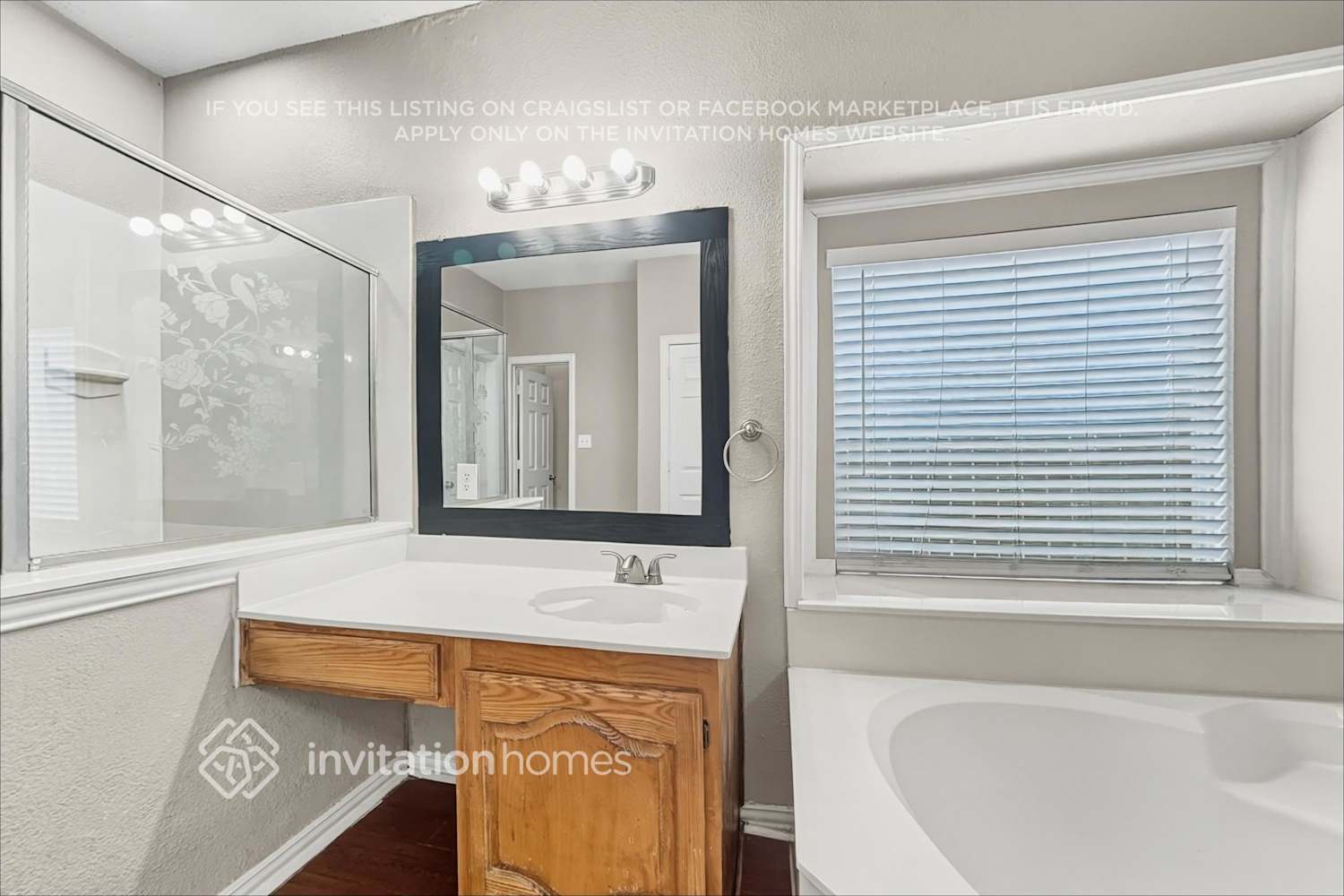 Building Photo - 4000 Iris Ct