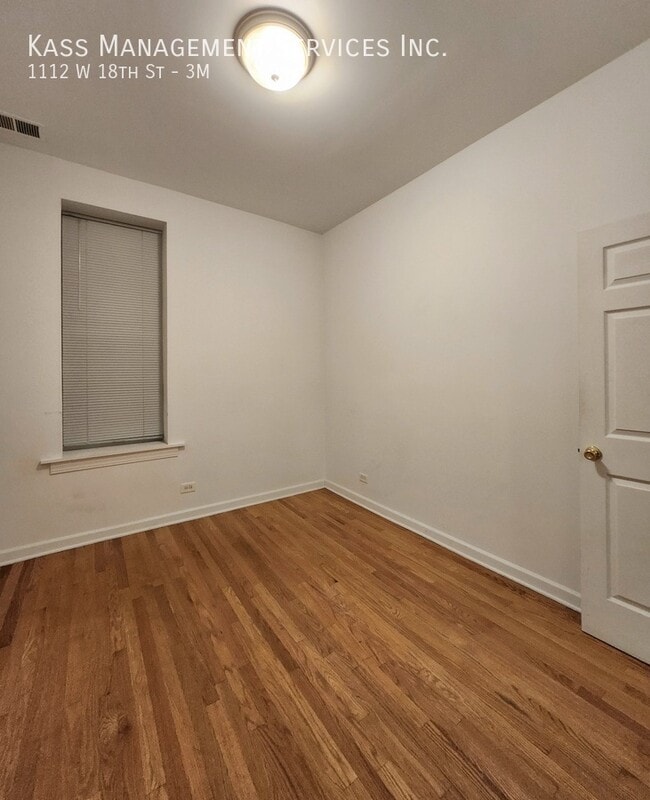 Building Photo - 1112 W 18th St