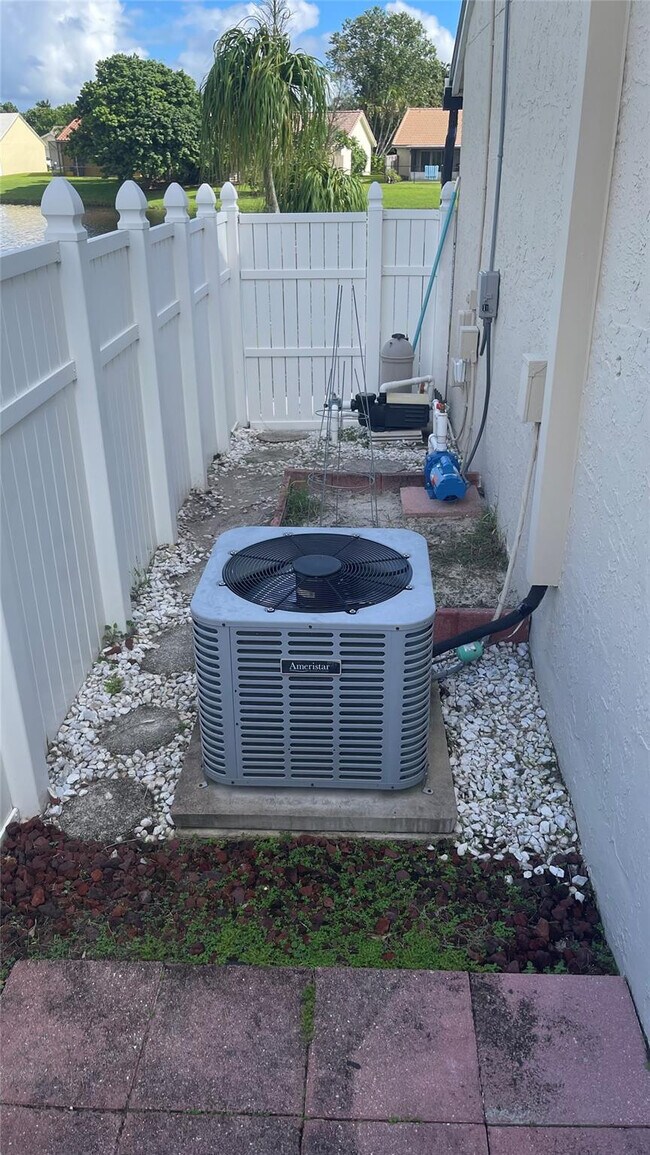 Building Photo - 6425 96th Pl S