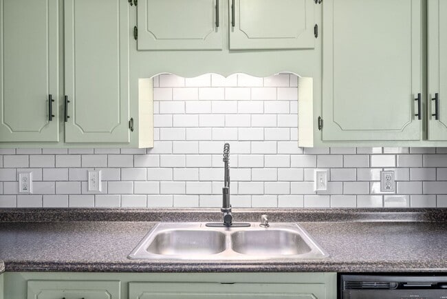 Building Photo - Pet Friendly Three Bedroom with Basement!