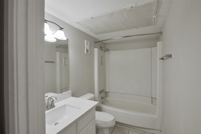 Building Photo - 12955 Woodforest Blvd