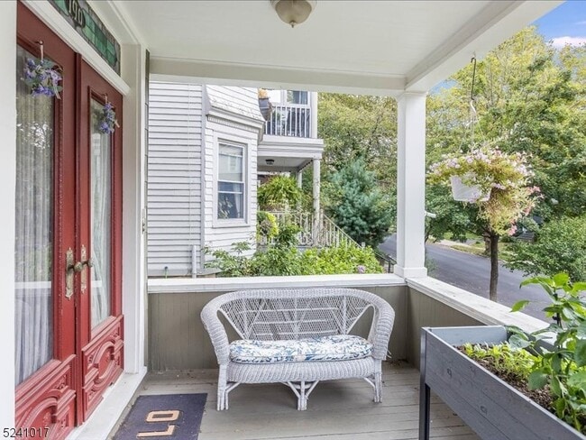 Building Photo - 190 Hillside Ave