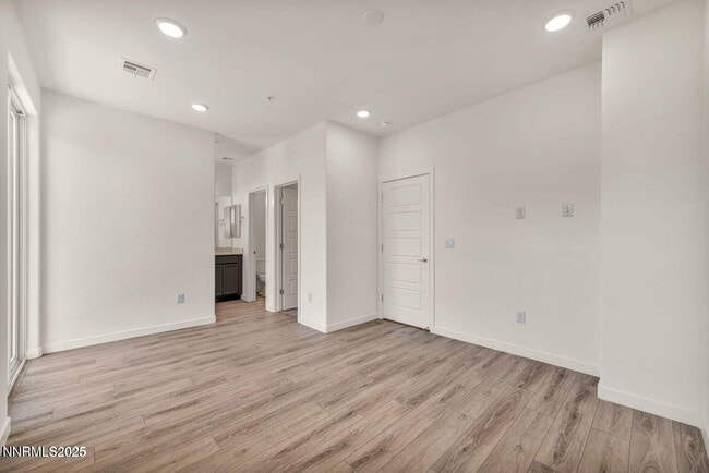 Building Photo - 557 California Ave