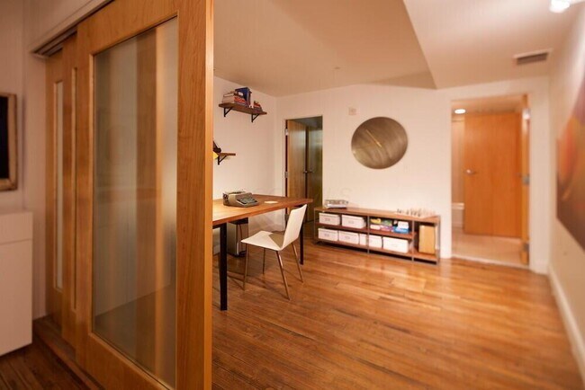 Building Photo - 106 N High St