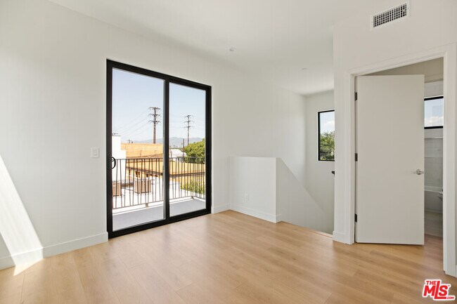 Building Photo - 2671 Benedict St