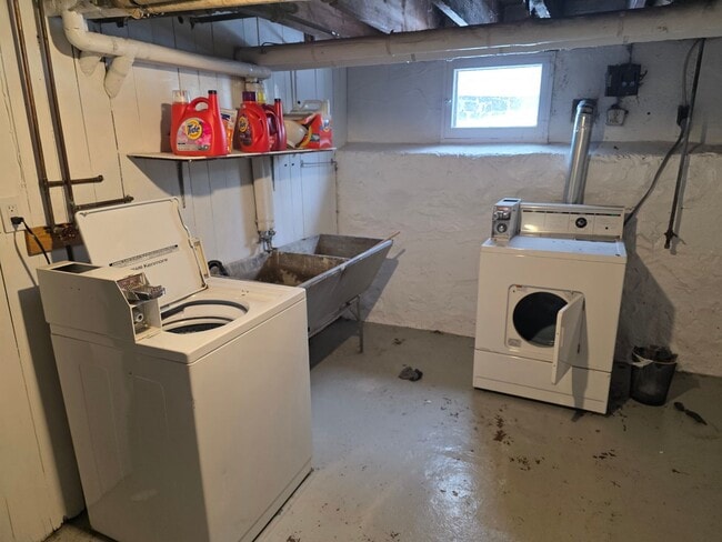 Building Photo - Duluth, MN 3 Bed, 1 Bath