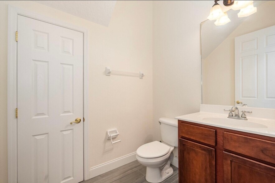 Building Photo - 8410 Maria Ct