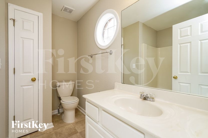 Building Photo - 7128 Brookview Way