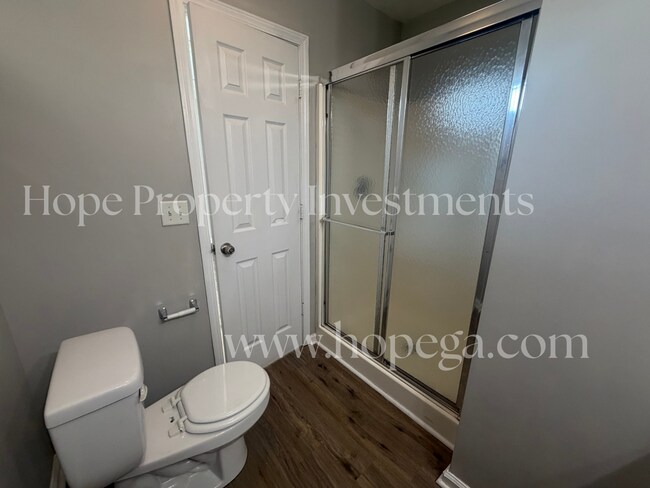 Building Photo - 5 E Newnan Rd