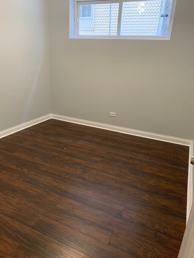 bedroom 2 - 2327 S Sawyer Ave