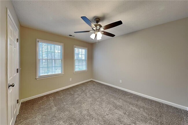 Building Photo - 284 Kent Ln