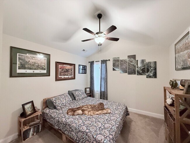 Building Photo - 4 Bedroom house minutes from Haymont!