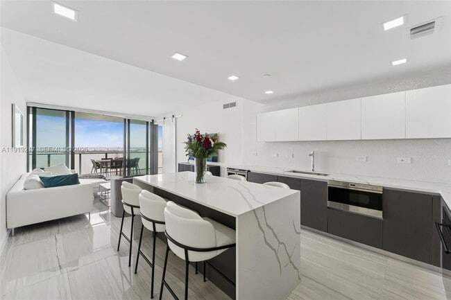 Building Photo - 3131 NE 7th Ave