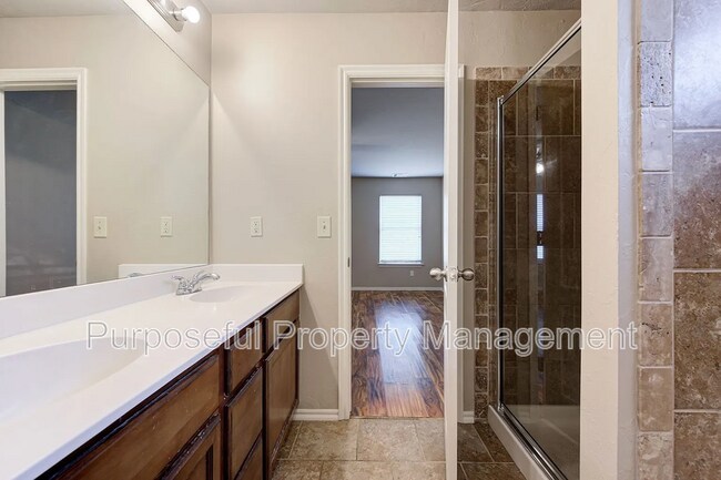 Building Photo - 615 W Shadow Ridge Way