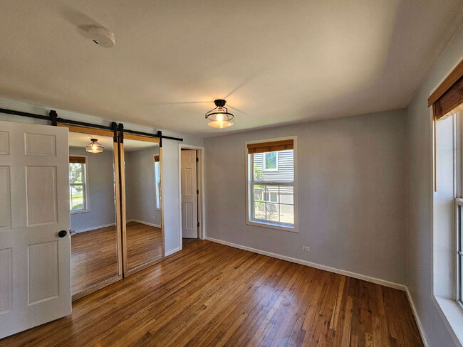 Building Photo - Charming 2-Bedroom Home with Spacious Back...
