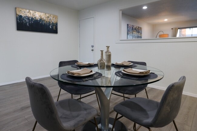 Building Photo - 328 E Dunbar Dr