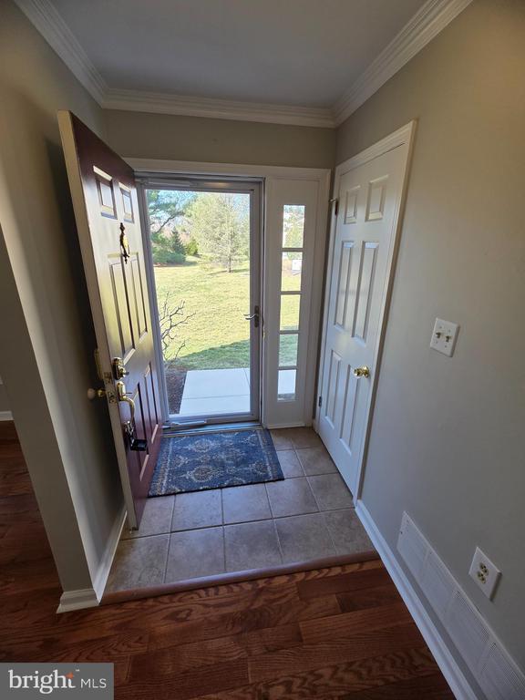 Building Photo - 307 Meadow Ct