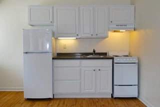 Building Photo - Claridge Hall