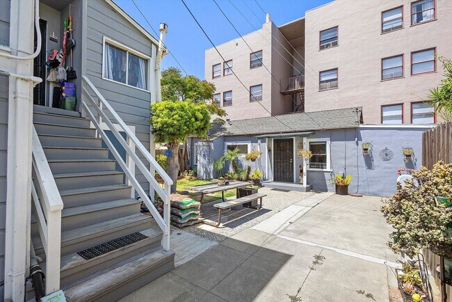 Building Photo - 531 Taylor Ave