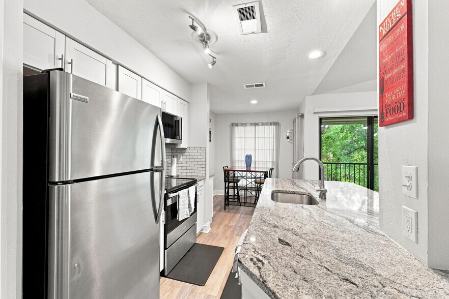 Building Photo - 8630 Mallard Reserve Dr
