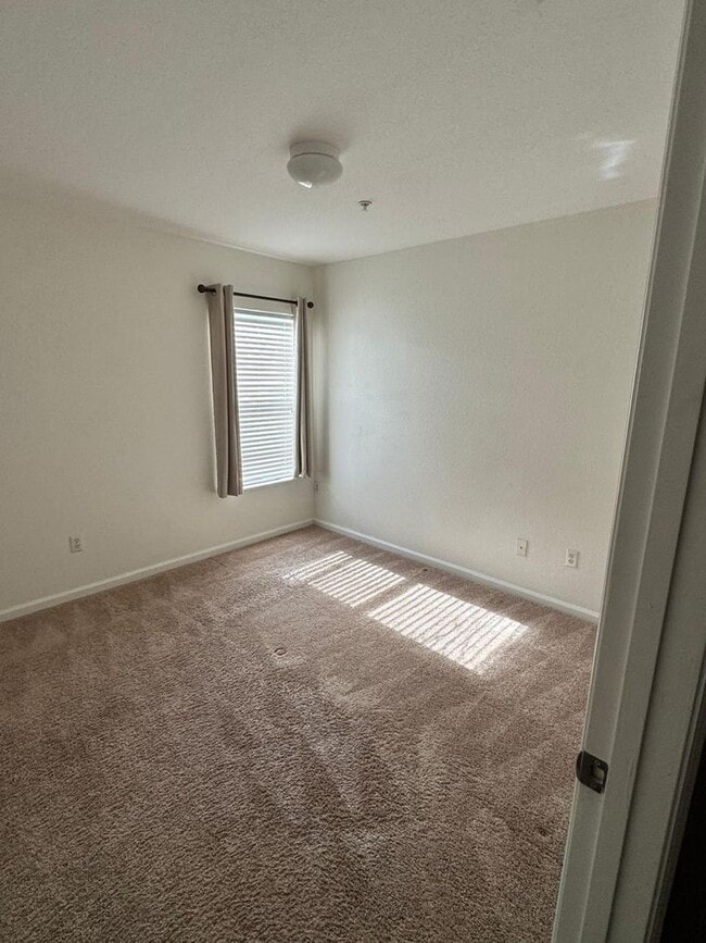 Building Photo - Fabulous 3/2.5 Townhouse located in The Vistas at Stonebridge Commons