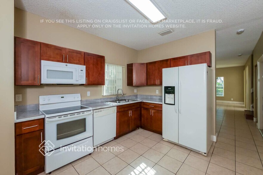 Building Photo - 17860 SW 11th Ct