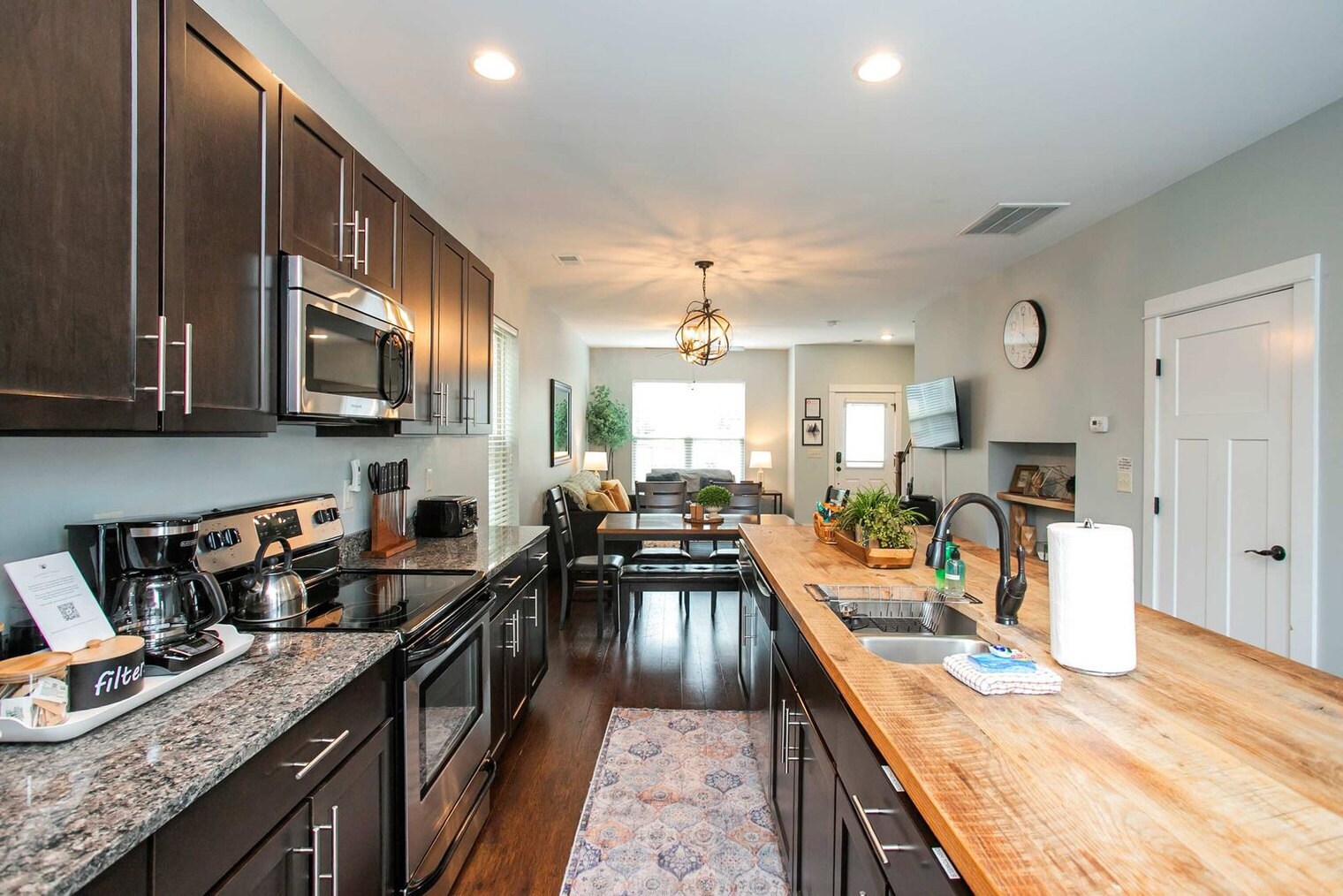 Building Photo - 1106B Stratford Ave