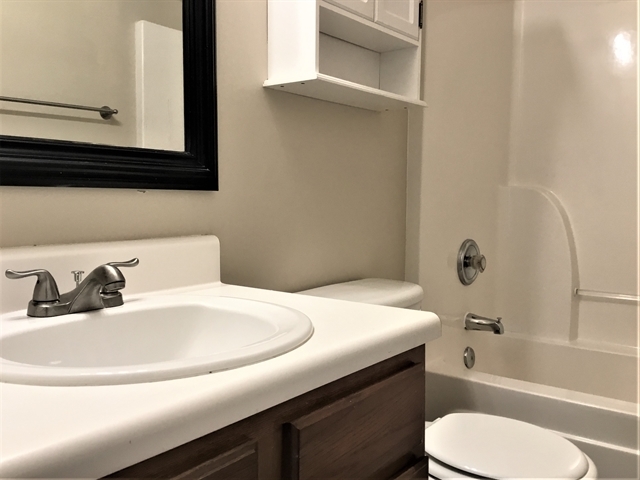 Building Photo - 517 Lindsborg Trl