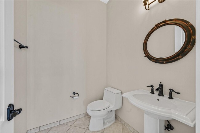 Building Photo - Custom Luxury Home with Strip and Mountain Views!