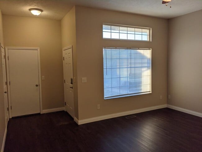 Building Photo - 1814 Cedarcrest Ave