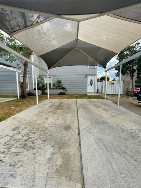 Private Covered Parking - 1309 E Lyon St