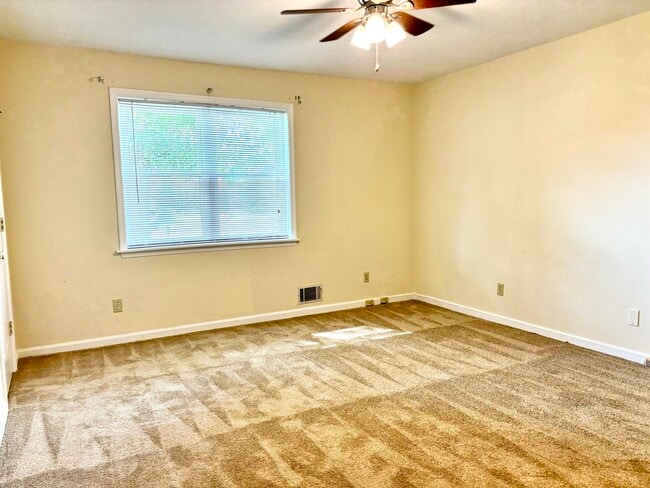 Building Photo - 292 Murray Dr