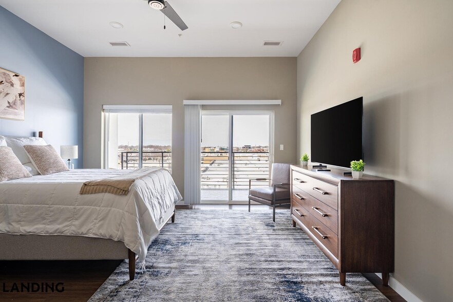 Building Photo - 1364 E Battlefield Rd