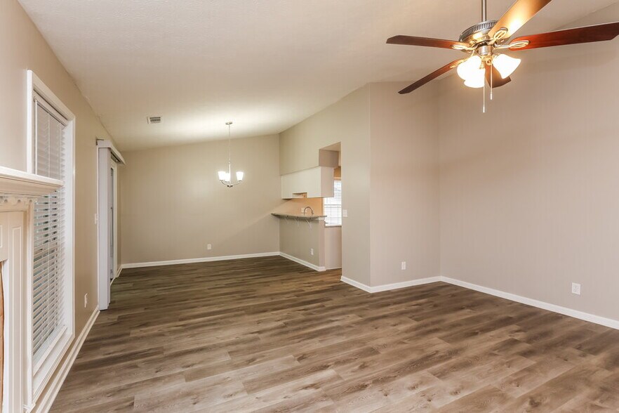 Building Photo - 1394 Luther Way