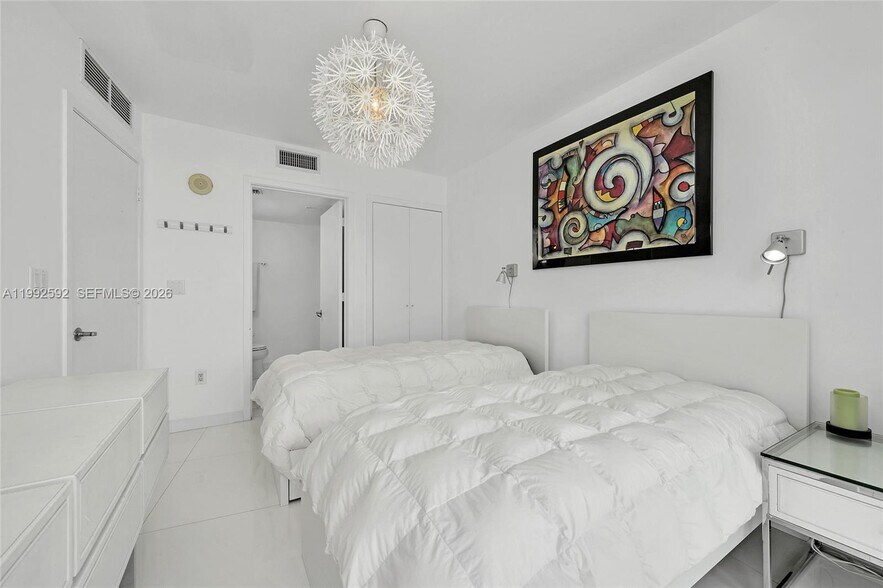 Building Photo - 18201 Collins Ave