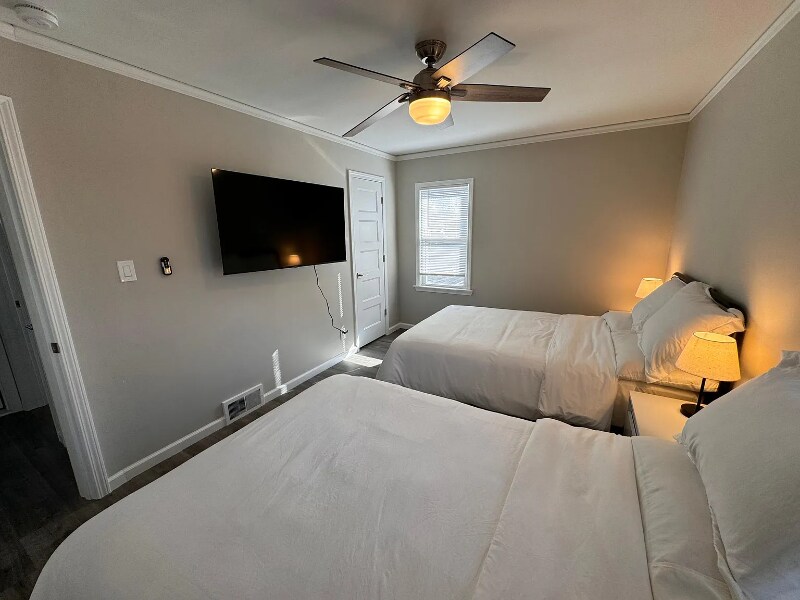 Building Photo - 1607 Catalpa Dr