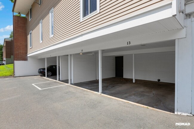 Building Photo - 1634 Farmington Ave