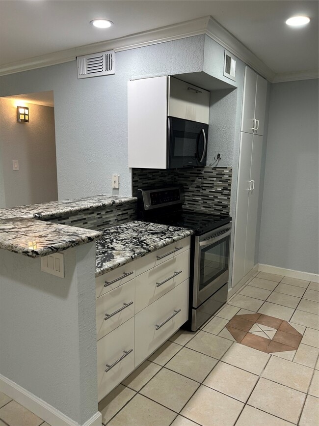 Building Photo - 5550 N Braeswood Blvd