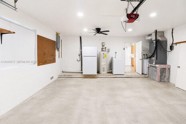 Building Photo - 15445 SW 99th Ave