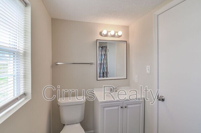 Building Photo - 753 28th St