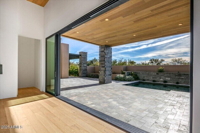 Building Photo - 10249 E Joy Ranch Rd