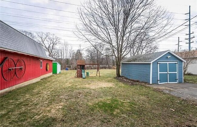 Building Photo - 374 Bennington Dr