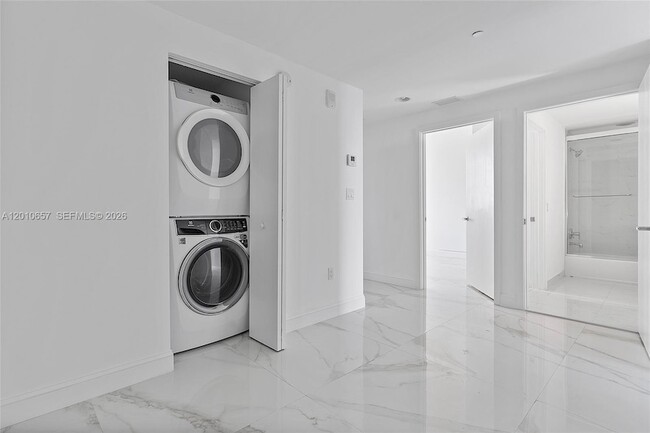 Building Photo - 16385 Biscayne Blvd